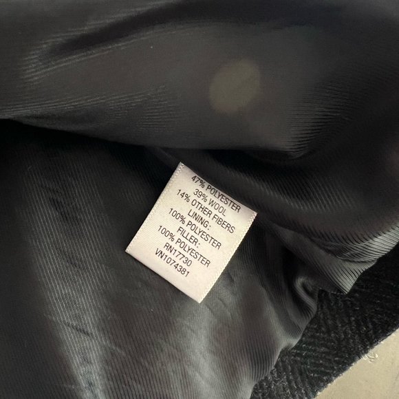 Merona Men's Medium Grey Coat: A Timeless Essential! - Picture 4 of 8